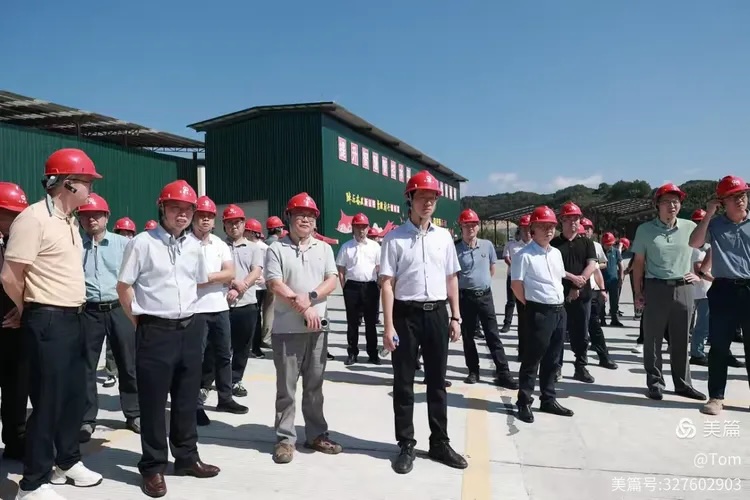 金秋初至喜迎全省高速公路路面施工标准化宣贯及经验交流观摩会